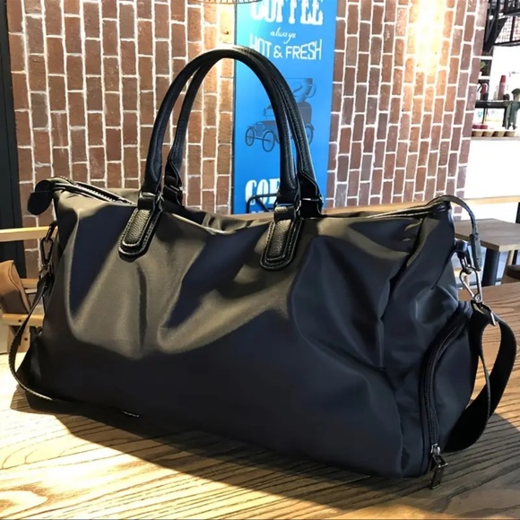 Free People Handbags - 🖤New Weekender Travel Bag in Black 🖤